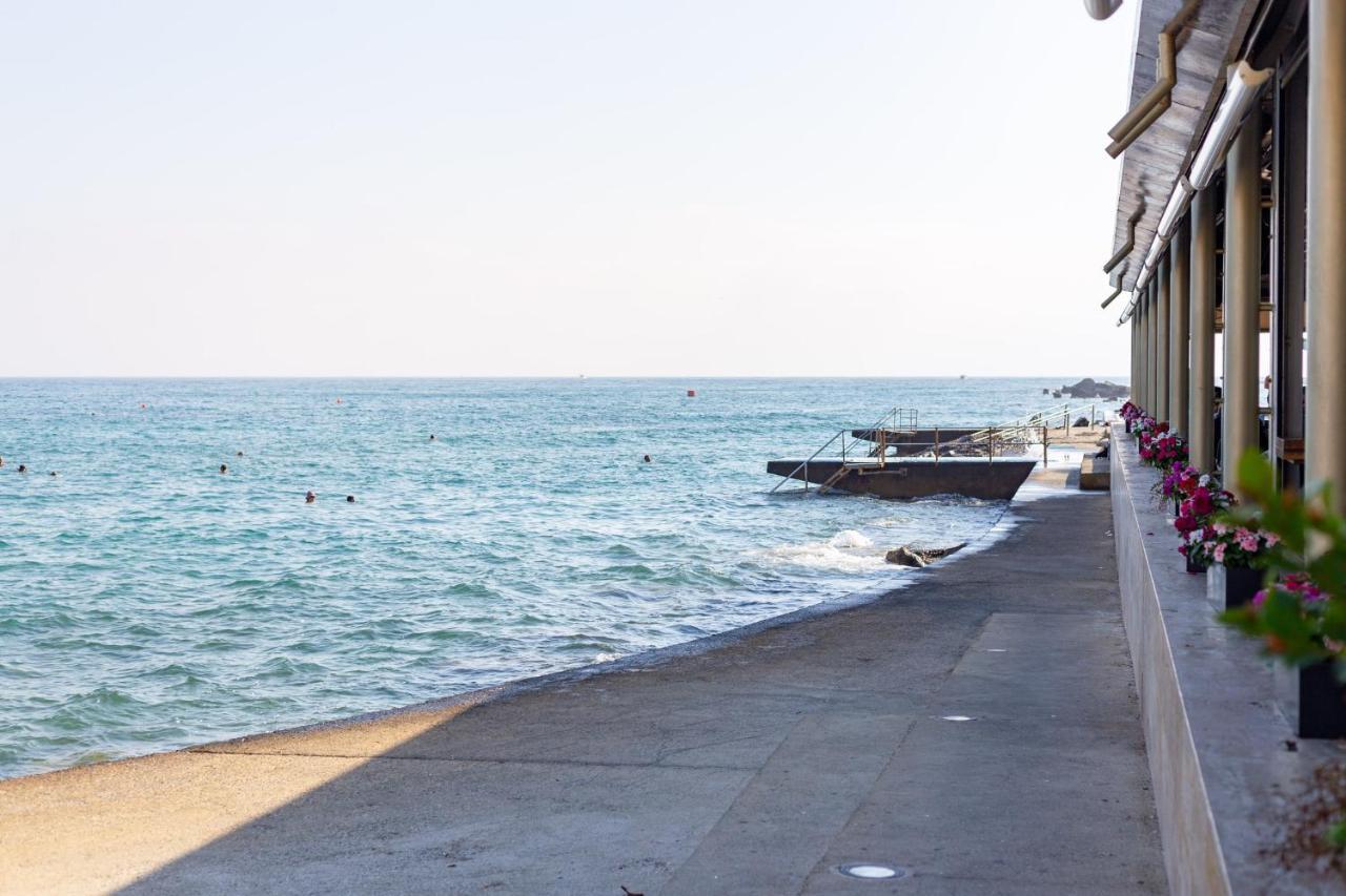 Light House - Seafront Cosy Studio With Library Paphos Exterior photo