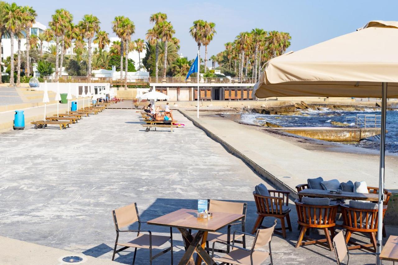 Light House - Seafront Cosy Studio With Library Paphos Exterior photo
