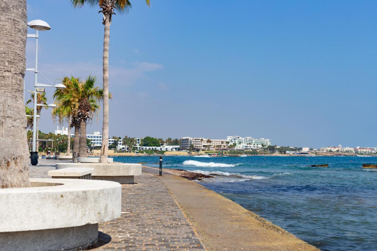 Light House - Seafront Cosy Studio With Library Paphos Exterior photo